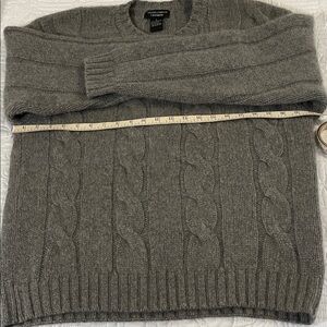 Classic Cashmere Men's Cable Knit Crewneck Sweater - Gray